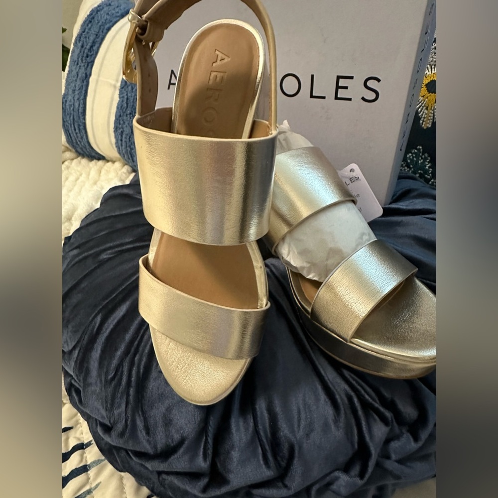 NEW AEROSOLS gold heel